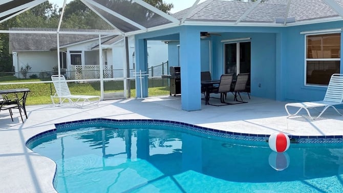 Stay-at-home comfort with five-star Florida sunshine—that is the promise of floridavacation-home.com.